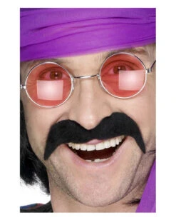 Schwarzer Schnurrbart